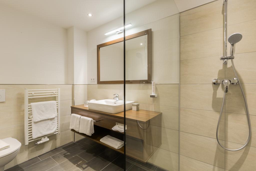Seehotel Das Jo Pörtschach am Wörthersee Стая снимка