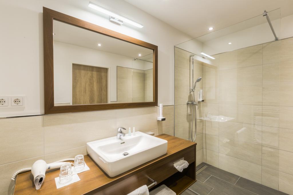 Seehotel Das Jo Pörtschach am Wörthersee Стая снимка